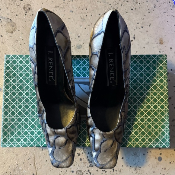 J. Renee Taupe Cobblestone High Heels size 6.5 - Picture 5 of 5